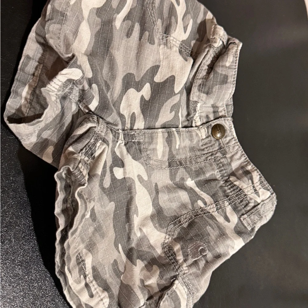 Carhartt Gray Camouflage Shorts size 4